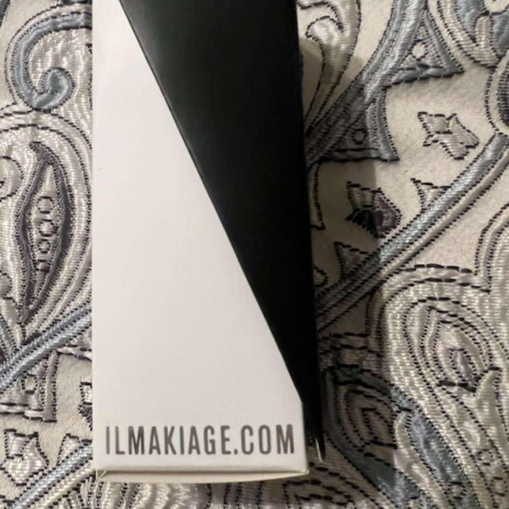 IL Makiage Foundation makeup   color # 60